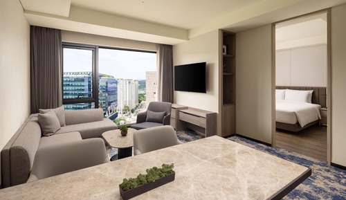 Suite, 1 King Bed (Residence)