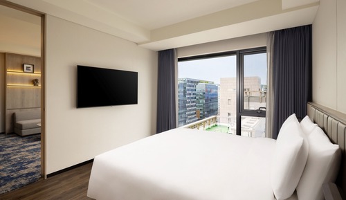 Premier Suite, 1 King Bed (Residence)