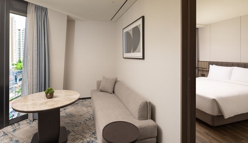 Deluxe Suite, 1 King Bed, Corner