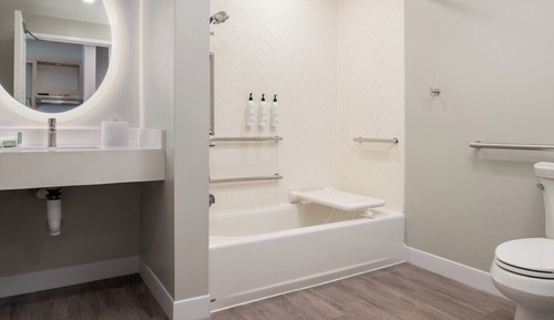 Suite, 1 Bedroom (Mobility/Hearing Accessible, Tub)