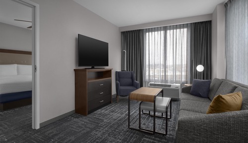 Suite, 1 King Bed, Accessible, Non Smoking (Hearing)
