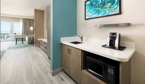 Suite, 1 King Bed with Sofa bed, Mobility Accessible, Bay View (Accessible Bathtub)