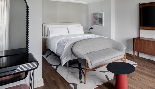 Junior Suite, 1 King Bed with Sofa bed, City View (Mobility/Hearing Access, Roll-in Shwr)