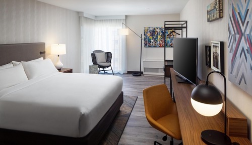 One Bedroom Suite, 1 King Bed, Accessible (Mobility & Hearing, Roll-in Shower) Kitchenette
