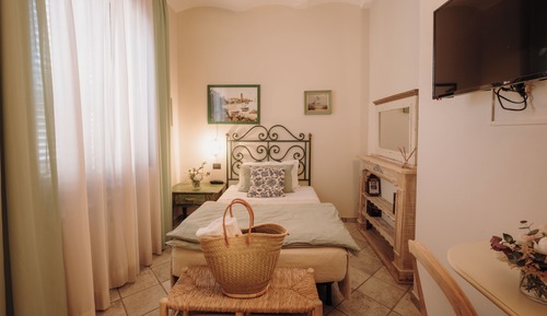 Single Room, 1 Large Twin Bed, Non Smoking