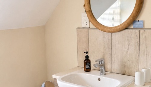 Luxury Room (Hare)