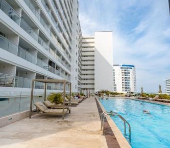 Apartment with Pool View 
