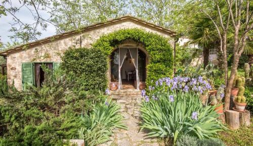 Two-Bedroom Deluxe Apartment with Garden View