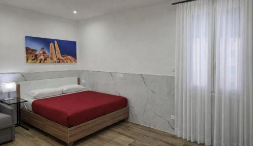 Deluxe One-Bedroom Apartment