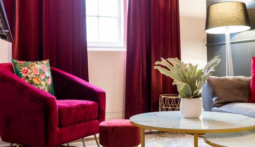 Classic One-Bedroom Apartment with King Bed