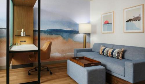 King Suite with Sofa Bed and No View - Mobility Accessible with Tub
