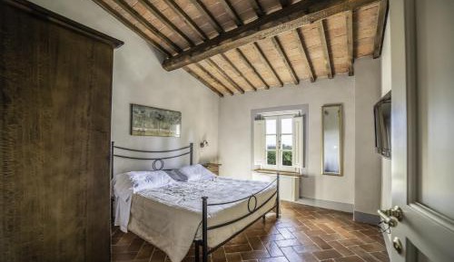 Deluxe One-Bedroom Apartment