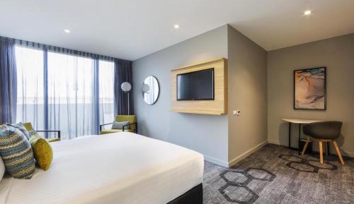 Standard Room with 1 Queen Bed