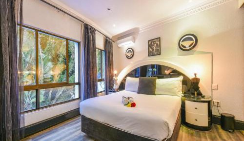 Deluxe Suite with Spa Bath
