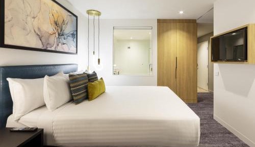 Executive Studio with Separate Lounge, Sofa Bed and Bathtub