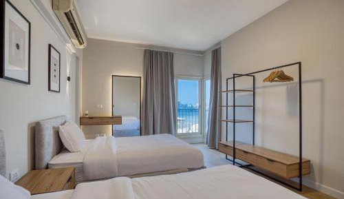 Four-Bedroom Apartment with River View