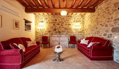 Ten-Bedroom Holiday Home