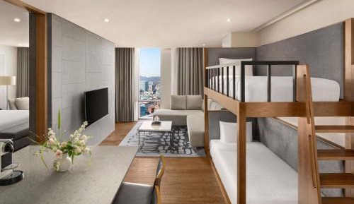 One-Bedroom Premier Family Residence with One Double Bed and One Bunk Bed