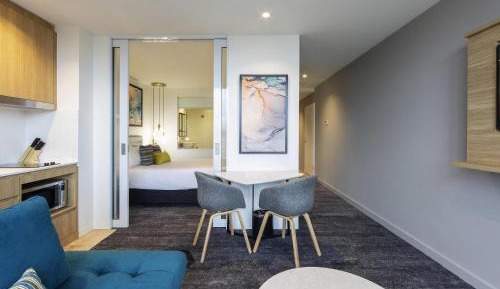 One-Bedroom Apartment with One Queen Bed