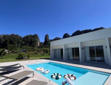 Villa with Garden View
