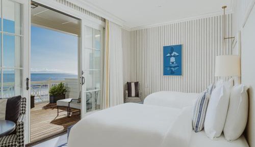 Beach House Terrace Two Queens