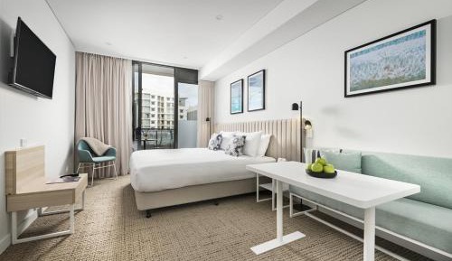 King Room with Roll-In Shower - Disability Access