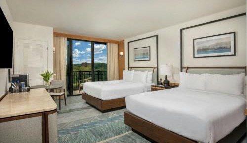 Queen Room with Two Queen Beds, Balcony and Lake View
