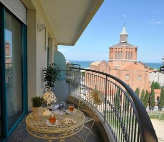 One-Bedroom Apartment with Balcony
