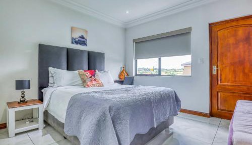 Deluxe Queen Room