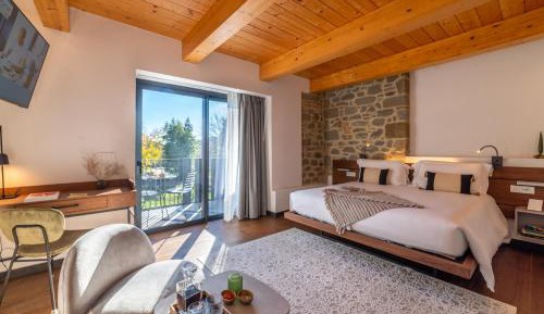 Deluxe King Room with Balcony