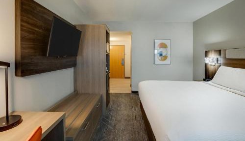 Standard King Room with Mobility Accessible Tub