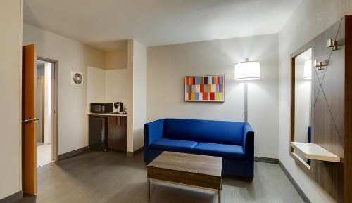One-Bedroom King Suite