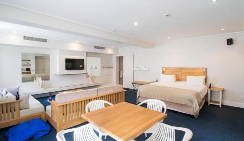 Deluxe Family Room