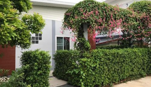 Villa with Garden View