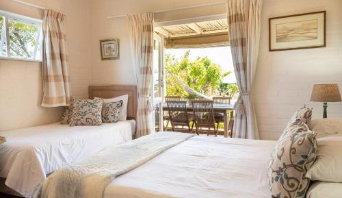 Deluxe Room (2 Adults + 1 Child)