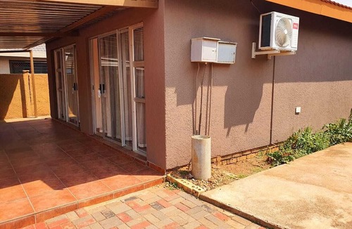 Mahikeng Hotel | 2 People Room in One of The Select Guesthouses in Mahikeng