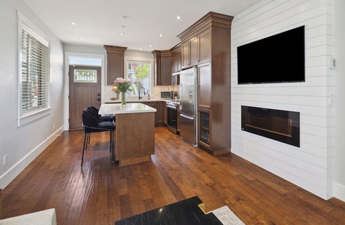 Lower Lonsdale House | Modern Lower Lonsdale Dream Home