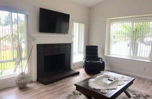 Camarillo House | Comfortable 2-bedroom house with dedicated office space in serene Camarillo