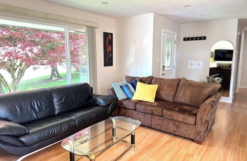 Canyon Heights House | Newly Renovated 5 BED 4 BATH 2 KITCHENS - Family Friendly!