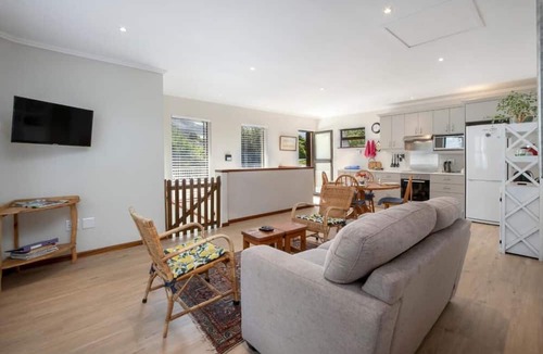 Hermanus Apartment | Steenbok House self catering Apartment