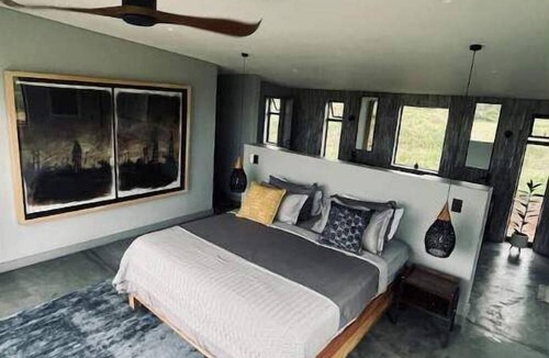 Johannesburg House | Spacious modern farmhouse on 16 hectares