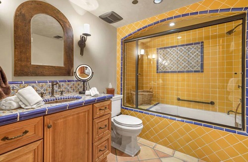 Topanga House | Spacious 7-bedroom estate in peaceful Topanga w/ Mountain Views + Hiking Trails