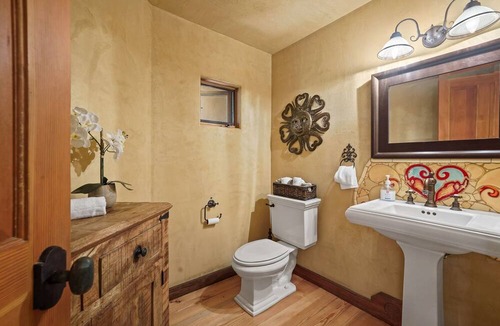 Topanga House | Spacious 7-bedroom estate in peaceful Topanga w/ Mountain Views + Hiking Trails