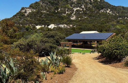 Topanga House | Spacious 7-bedroom estate in peaceful Topanga w/ Mountain Views + Hiking Trails