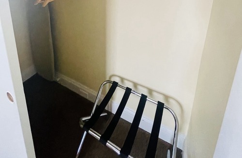 Clemmons Apartment | Clemmons Room queen - Non- Smoking- No Pet