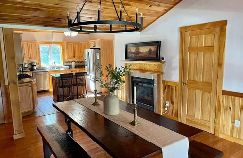 Factoryville House | Luxury Lake Cabin - 20 min to Elk Mountain