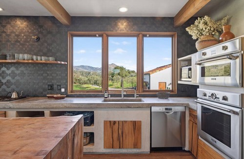 Ventura County House | Modern Ojai Estate with 360 view & Infinity Pool 6 miles to Ojai