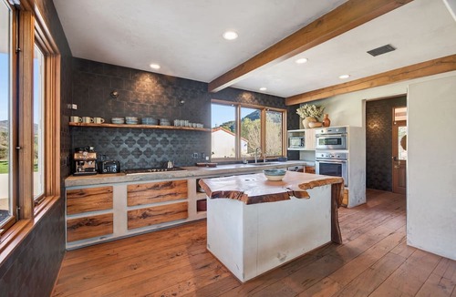 Ventura County House | Modern Ojai Estate with 360 view & Infinity Pool 6 miles to Ojai