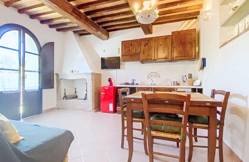 Pieve di Santa Luce Apartment | Nice apartment for 4 guests with WIFI, A/C, pool, TV, patio and pets allowed