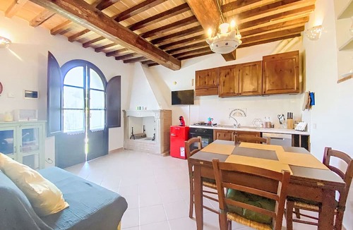 Pieve di Santa Luce Apartment | Nice apartment for 4 guests with WIFI, A/C, pool, TV, patio and pets allowed